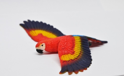 Попугай Ара Макао (меняет цвет в теплой воде)
